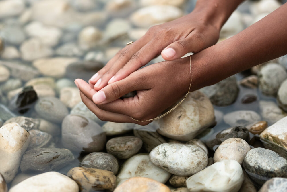 Bracelet, bracelets, bracelet en chaine, bracelet en or, bracelet en argent, bracelet plaqué or, bracelet plaqué argent, bracelet en laiton, laiton, bracelet fantaisie, perle, perle d'eau, bracelet perles, bracelet avec pierres semi-préceuses, jonc, gourmette, manchette, bracelet jonc, bracelet femme, chaînette, chaîne de cheville, bijou éthique, bijoux éthiques, bijou Fairmined, bijoux Fairmined, bijou en or recyclé, bijoux en or recyclé, bijou en argent recyclé, bijoux en argent recyclé,Bijouterie Montmélian, Montmélian, Bijouterie Chambéry, bijou éthique, bijoux éthiques, bijou Fairmined, bijoux Fairmined, Chambéry, Aix les Bains, Grenoble, Albertville, Saint Pierre d’Albigny, Challes les Eaux, Pontcharra, Le Touvet, Crolles, Grésy sur Aix, Le Bourget du Lac, Cognin, Montagnol, saint thibaud de couz, Annecy, Lyon, Genève, Inchy Doney, Inchydoney, bijouterie Inchydoney, marque de bijoux inchydoney, Paulette à Bicyclette, Est Joaillerie, Joyaux d’Em, JEM Joaillerie, Or du Monde, Blancca, April Paris, Romie Paris, Mona Margaux, Robin Paris,